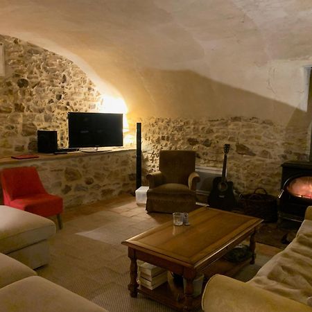 Mas Les Romarins: Tranquil Uzes Retreat with Spacious Garden Exterior photo