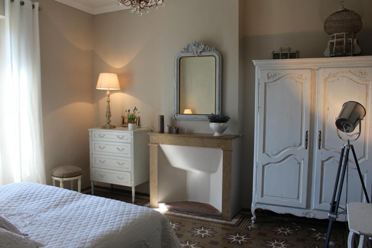 Mas Les Romarins: Tranquil Uzes Retreat with Spacious Garden Exterior photo