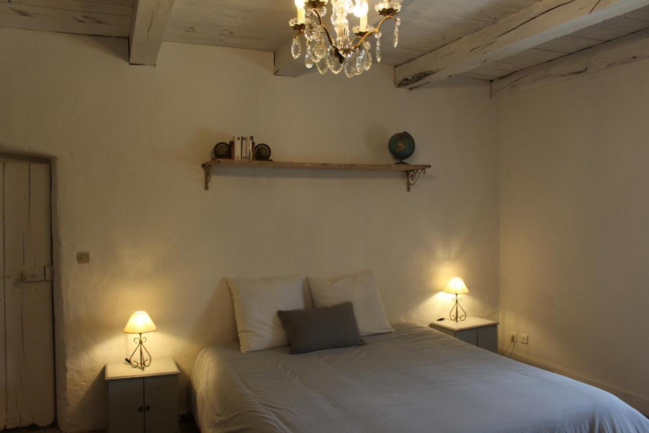 Mas Les Romarins: Tranquil Uzes Retreat with Spacious Garden Exterior photo
