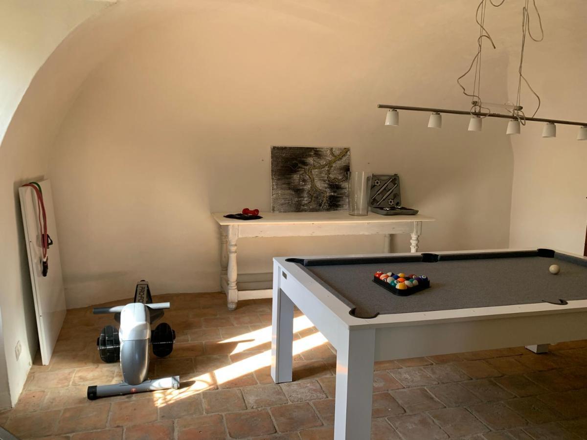 Mas Les Romarins: Tranquil Uzes Retreat with Spacious Garden Exterior photo