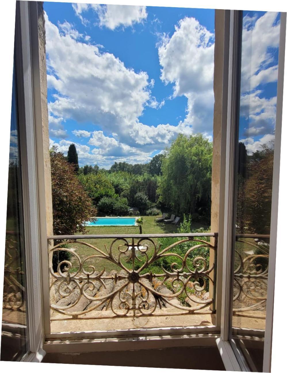 Mas Les Romarins: Tranquil Uzes Retreat with Spacious Garden Exterior photo